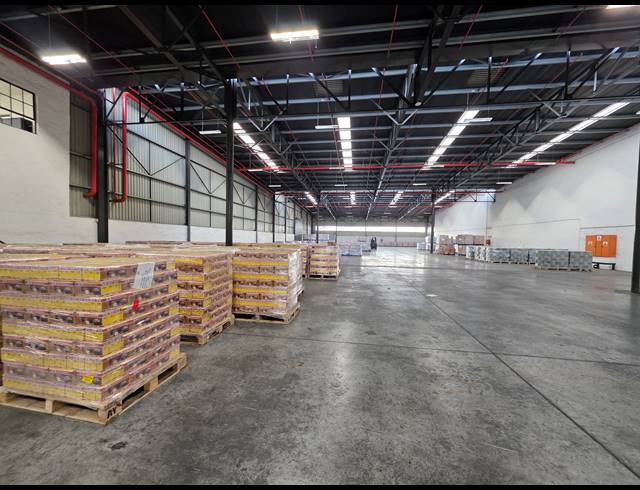 2,268M² WAREHOUSE TO LET IN ROBERTSHAM